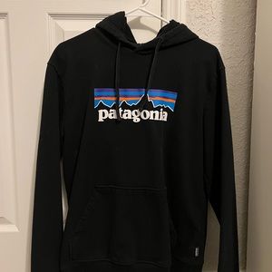 Black Patagonia hoodie, slight fading - EUC ✨